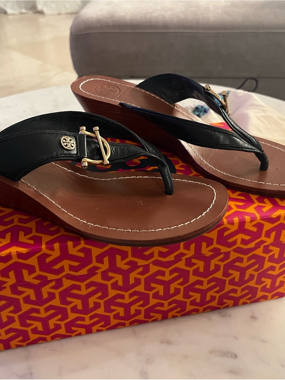 Tory Burch Black Leather Wedge Thong Sandals with Gold Logo size 7.5